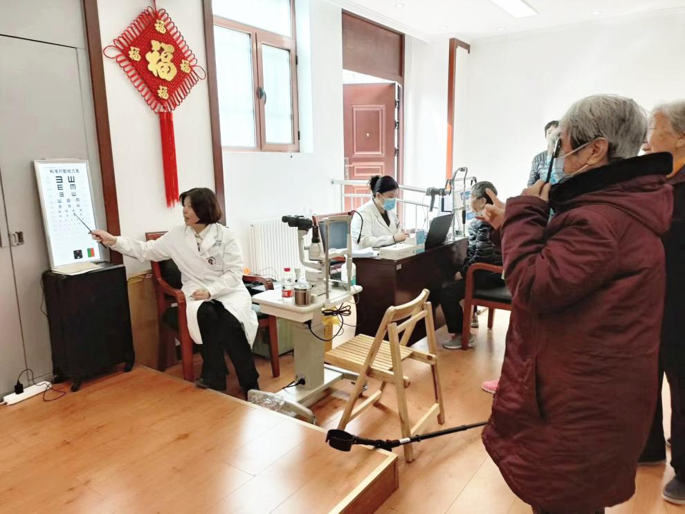 “善德光明行”為管莊干休所離退休干部進行眼健康服務